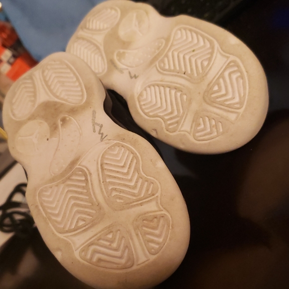 Youth Jordans size 7 - Picture 6 of 6